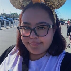 Meet your Posher, Casandra